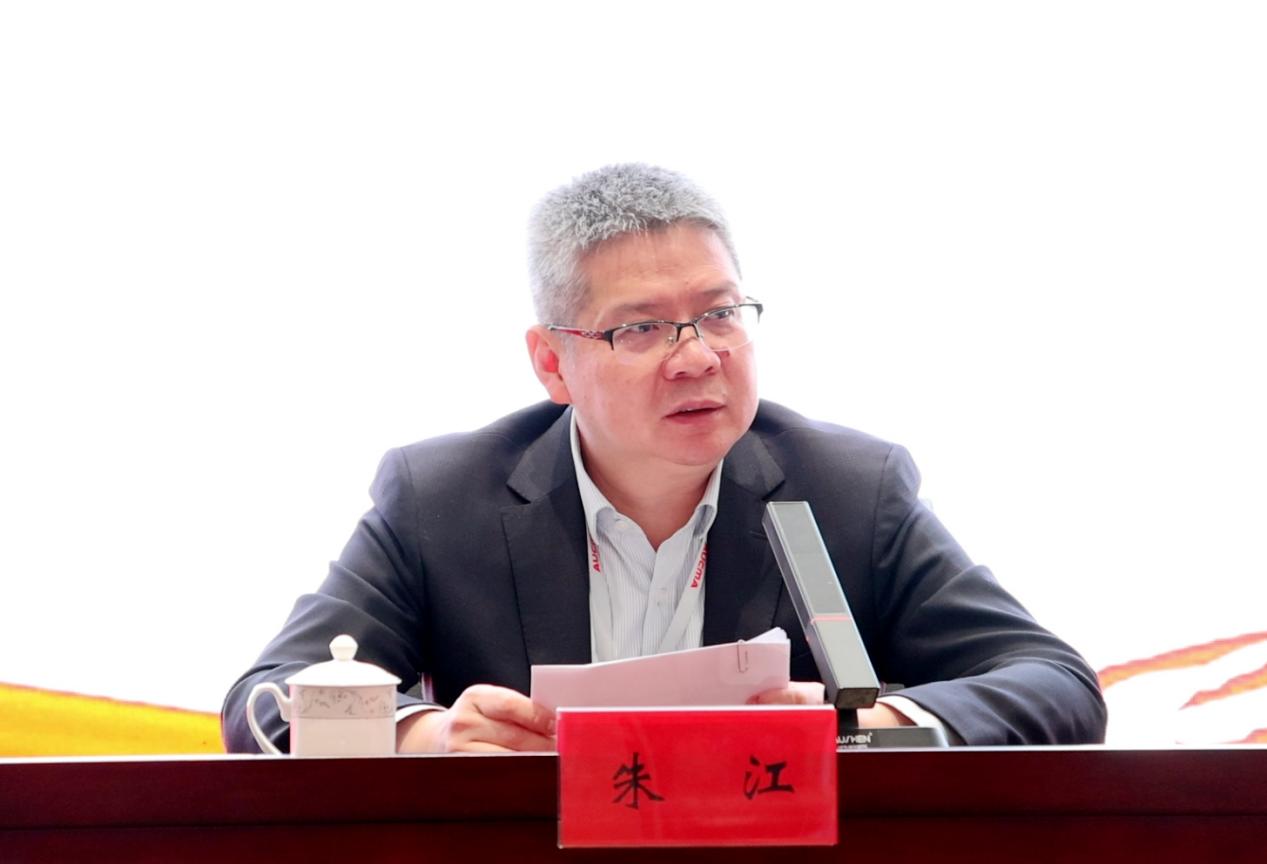 控股集團(tuán)召開黨風(fēng)廉政建設(shè)和反腐敗斗爭工作會(huì)議1.jpg
